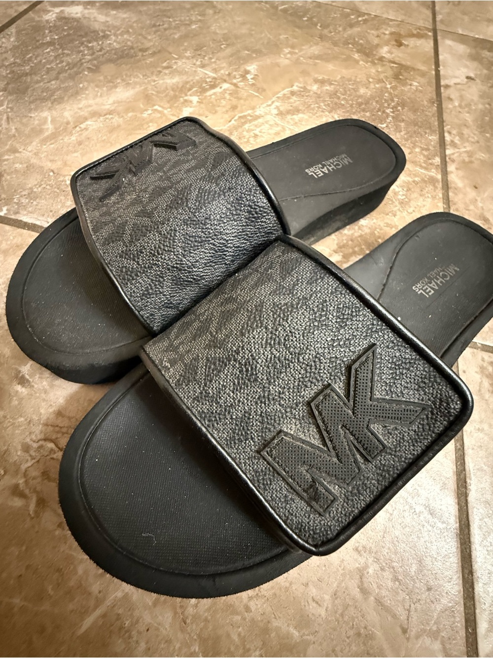 SOLD Michael Kors Wade Slide sandals - Picture 2 of 5